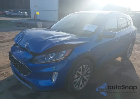 2020 Ford Escape Titanium z USA, uszkodzony, nr VIN 1FMCU9J96LUB97509